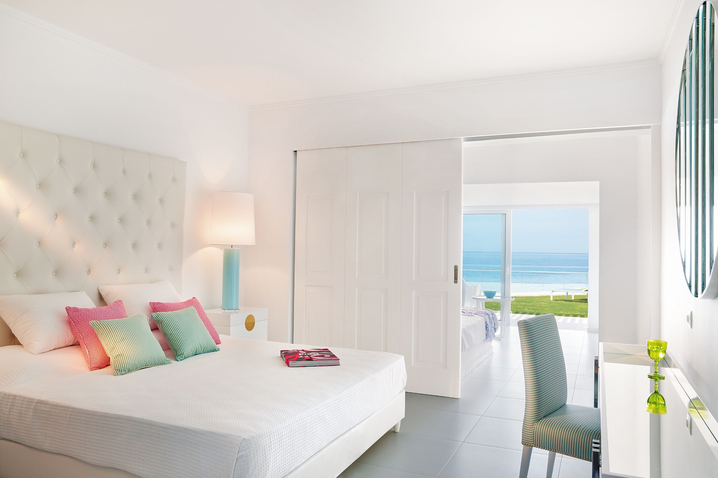 Set hotels. Grecotel Lux me White Palace. The White Palace отель. Дизайн белых помещений на Крите. Люкс отели Турции фото.