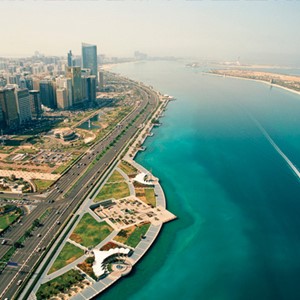 Corniche Road vanuit de lucht